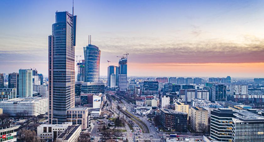 Ile osób pracuje i mieszka na Woli? Kto jest bezrobotny? - Panorama Dzielnic Warszawy 