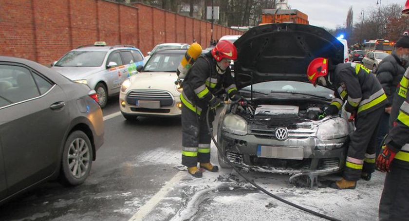 Samochód zapalił się na Powązkowskiej