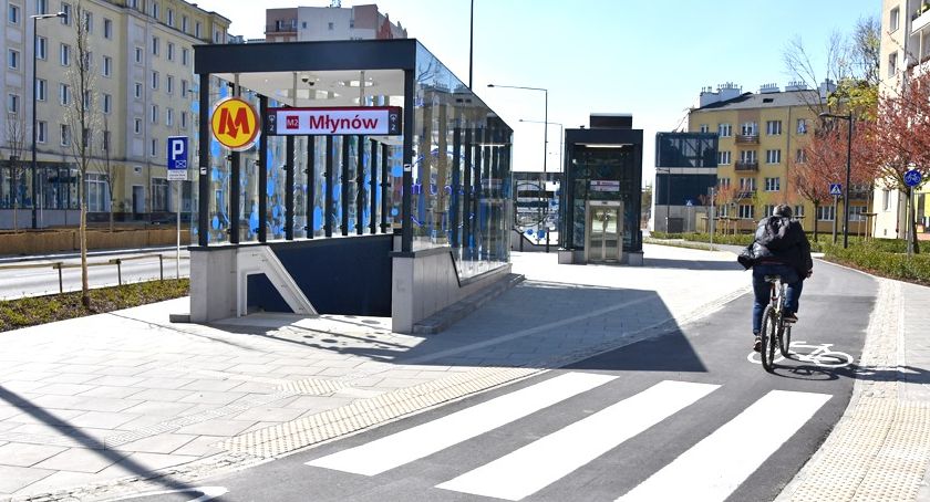 Wejście do stacji metra Młynów 