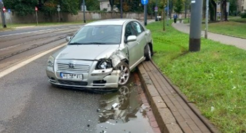 Rozbity samochód