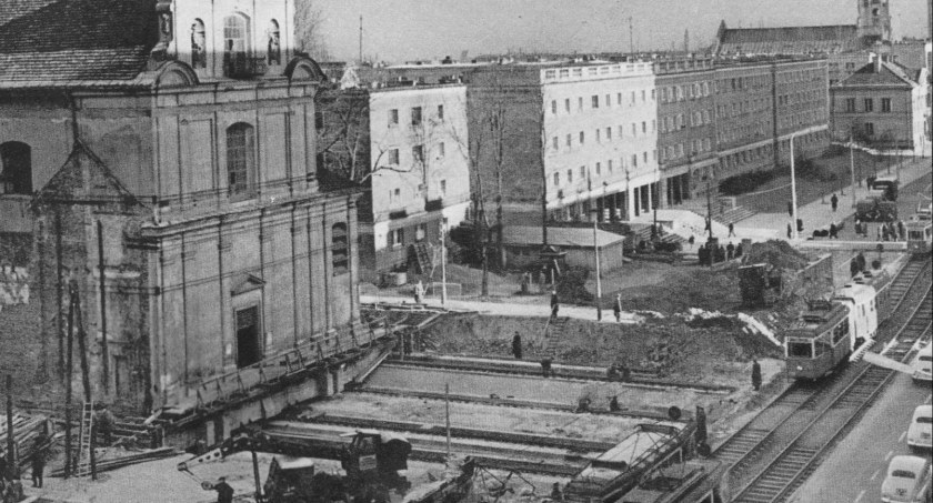 Fotografia po przesunięcia świątyni