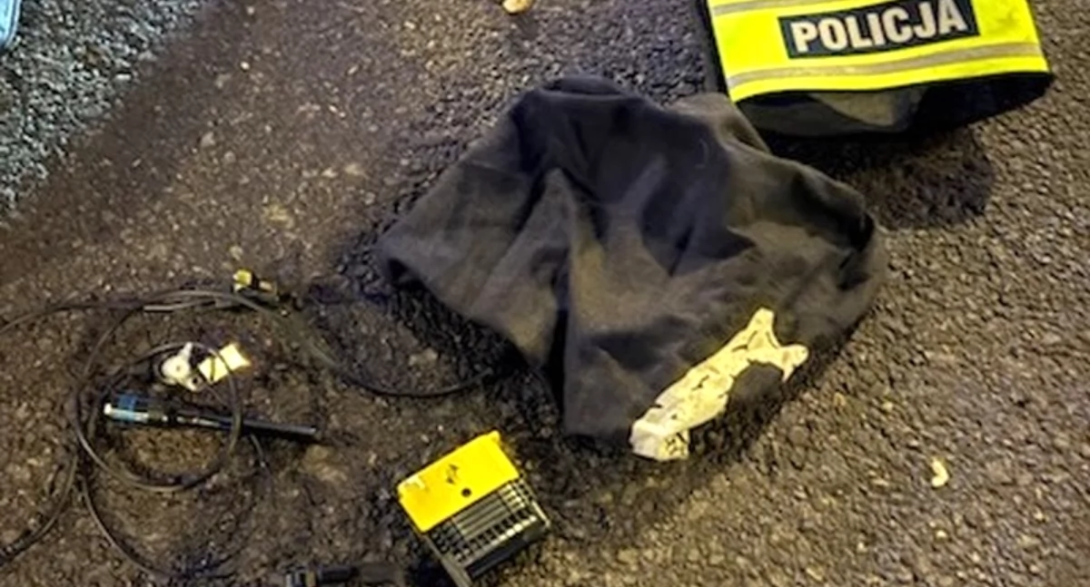 Bezpieczeństwo, Udawali policjantów mieli nawet tasery Akcja - zdjęcie, fotografia