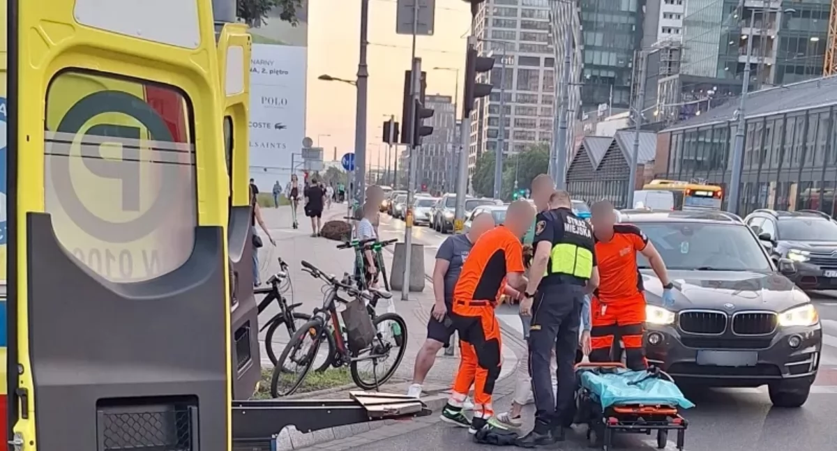 Wypadki, Wypadek prawie domem Strażacy pomagali Żelaznej - zdjęcie, fotografia