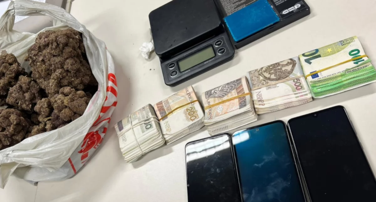 Bezpieczeństwo, TYMCZASOWY ARESZT latka Zatrzymanie - zdjęcie, fotografia