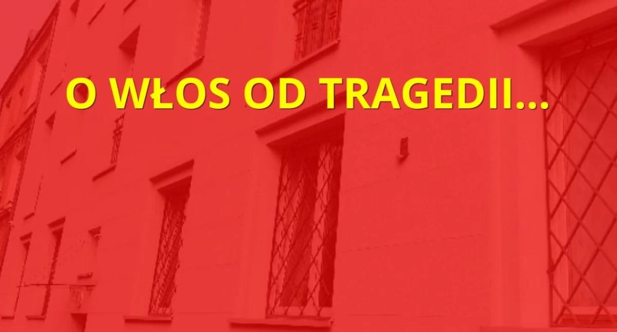 Bezpieczeństwo, SPOJRZELI GÓRĘ ZAMARLI Dziecko parapecie - zdjęcie, fotografia