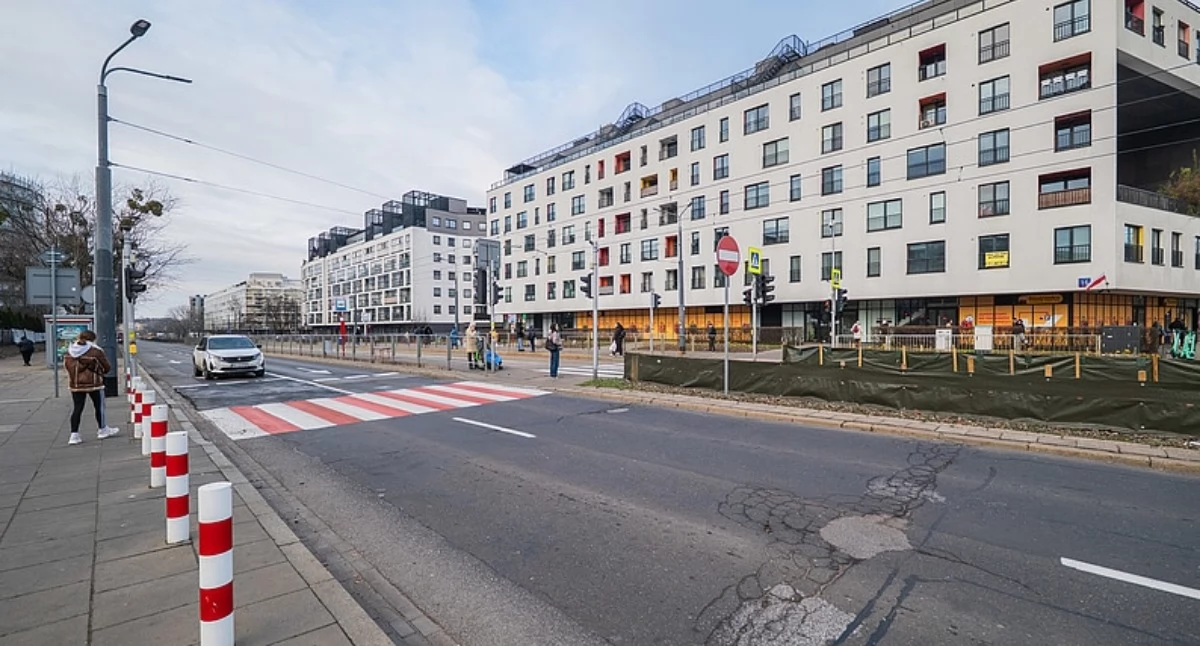 Ulice – place, PRZEBUDOWA WAŻNEGO SKRZYŻOWANIA - zdjęcie, fotografia