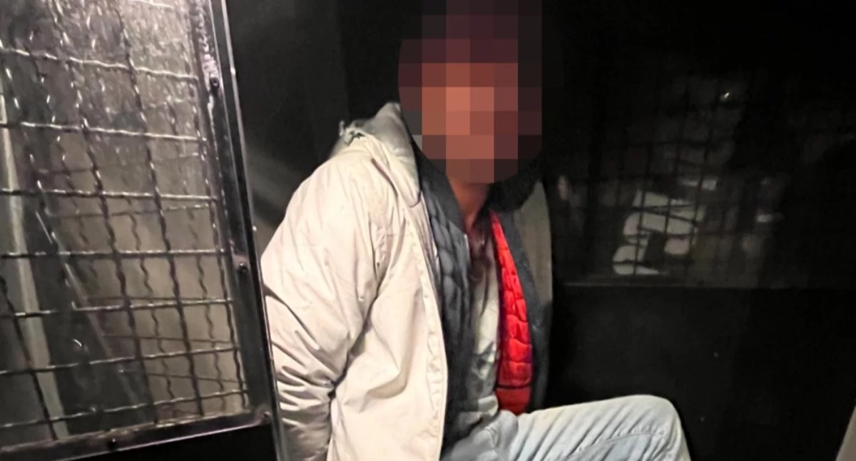 Kradzieże i rozboje, AKCJA Bemowie ZAMIAST ŁATWEGO ŁUPU DOSTALI KAJDANKI - zdjęcie, fotografia